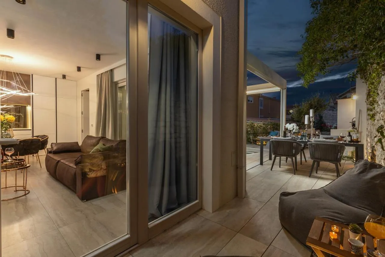 Villa Arca, Sea View/Sauna/Open/Closed/Heated Pool Nin 0*,  Croatia